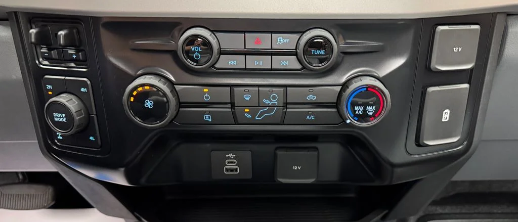 New 2027 Oxford White Ford F-250® XL image 19