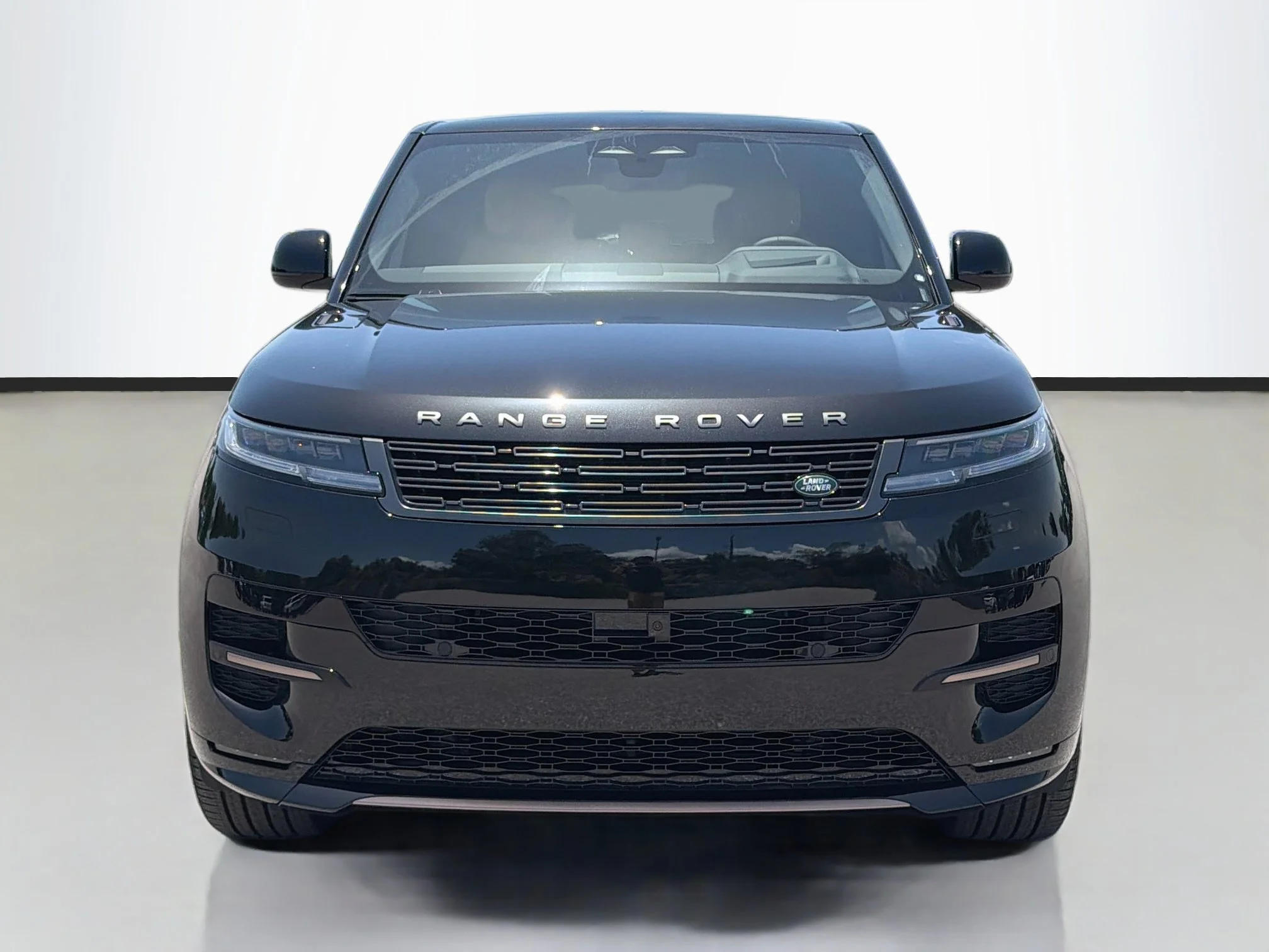 New 2026 Santorini Black Land Rover Dynamic SE image 8