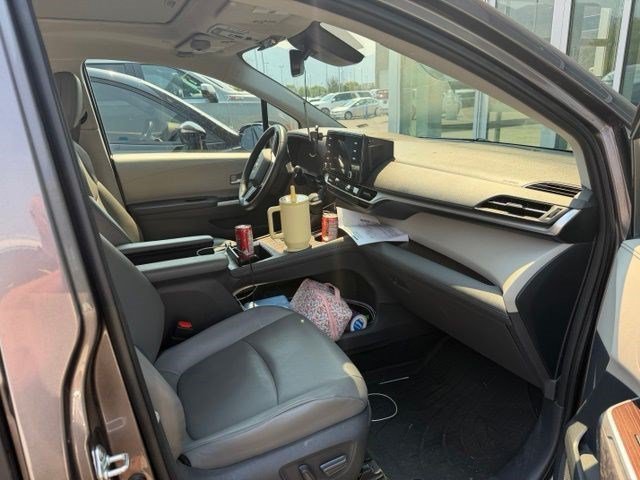Used 2021 Silver Toyota XLE image 2