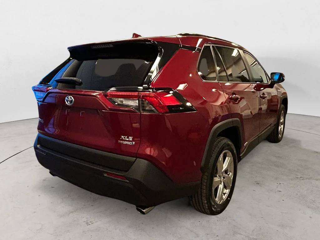 Used 2021 Pearl Toyota XLE Premium image 5