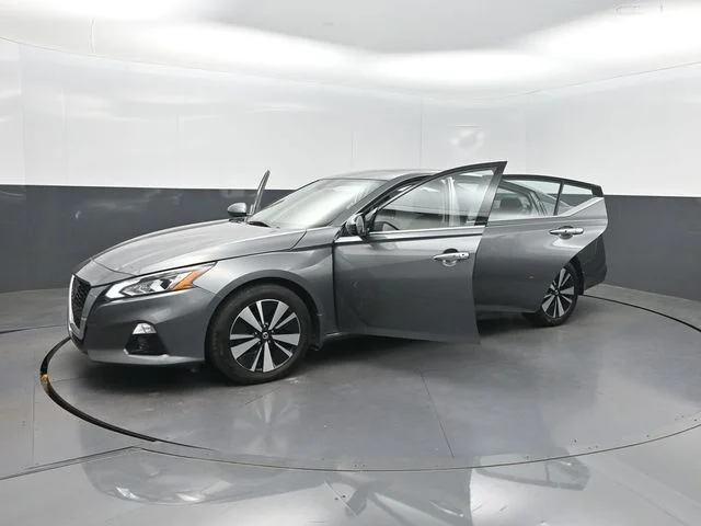 Used 2019 Gray Nissan 2.5 SL image 37