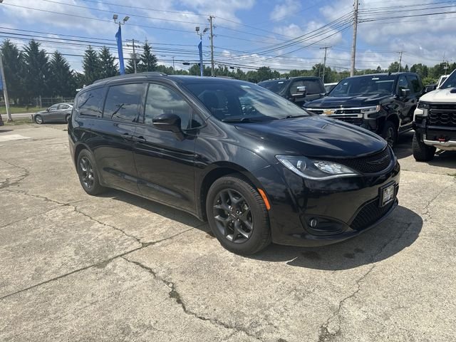 Used 2018 Black Chrysler Limited image 11