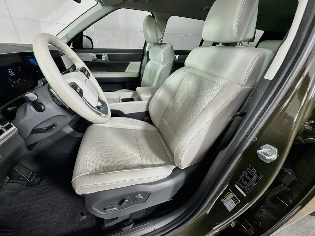 Used 2025 Green Hyundai SEL image 25
