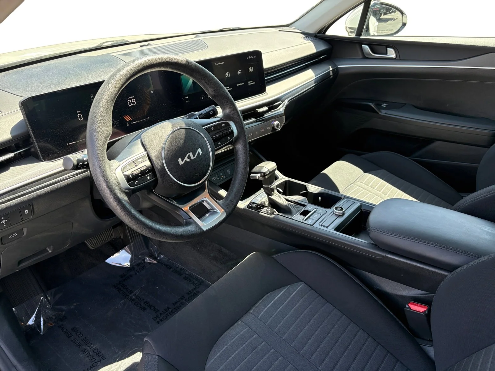 2025 Kia K5 LXS - Photo 12