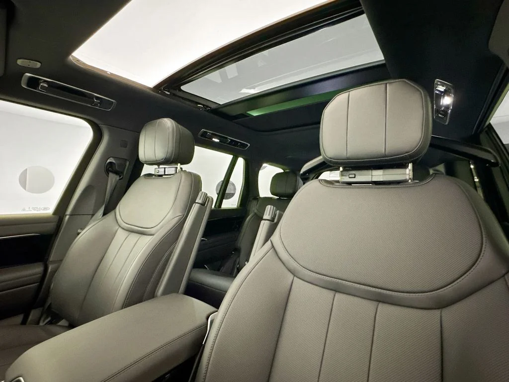 New 2026 Santorini Black Land Rover SE image 22