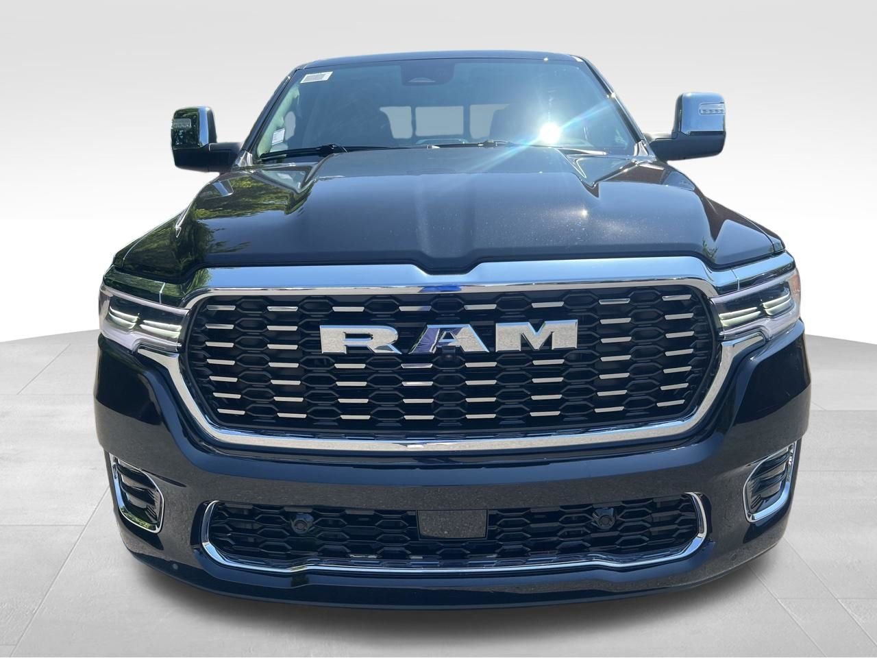 New 2026 Diamond Black Crystal Pearl-Coat Exterior Paint RAM Tungsten image 9