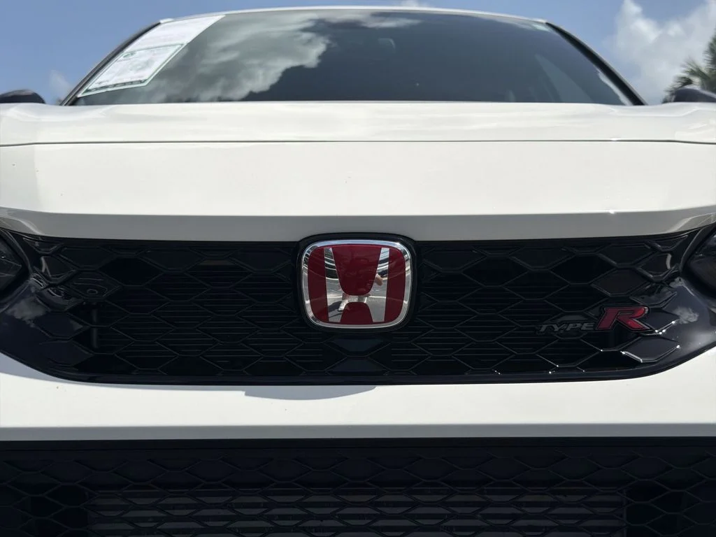 Used 2025 White Honda  image 38