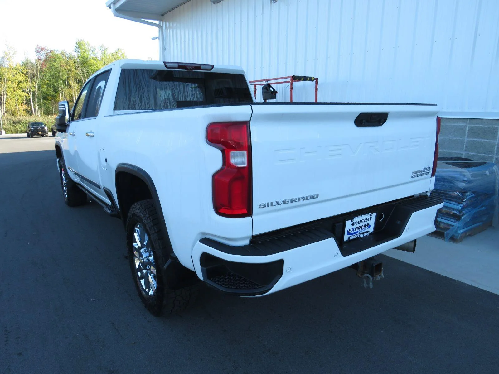 Used 2024 Summit White Chevrolet High Country image 21