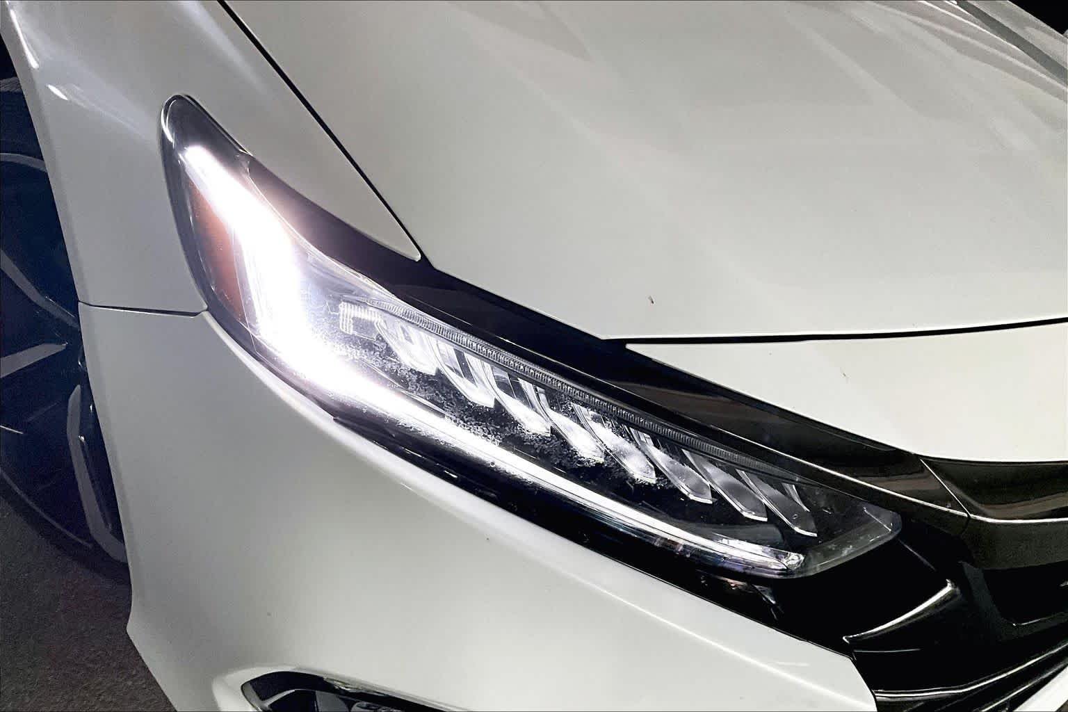 Used 2022 Platinum White Pearl Honda Sport SE image 27