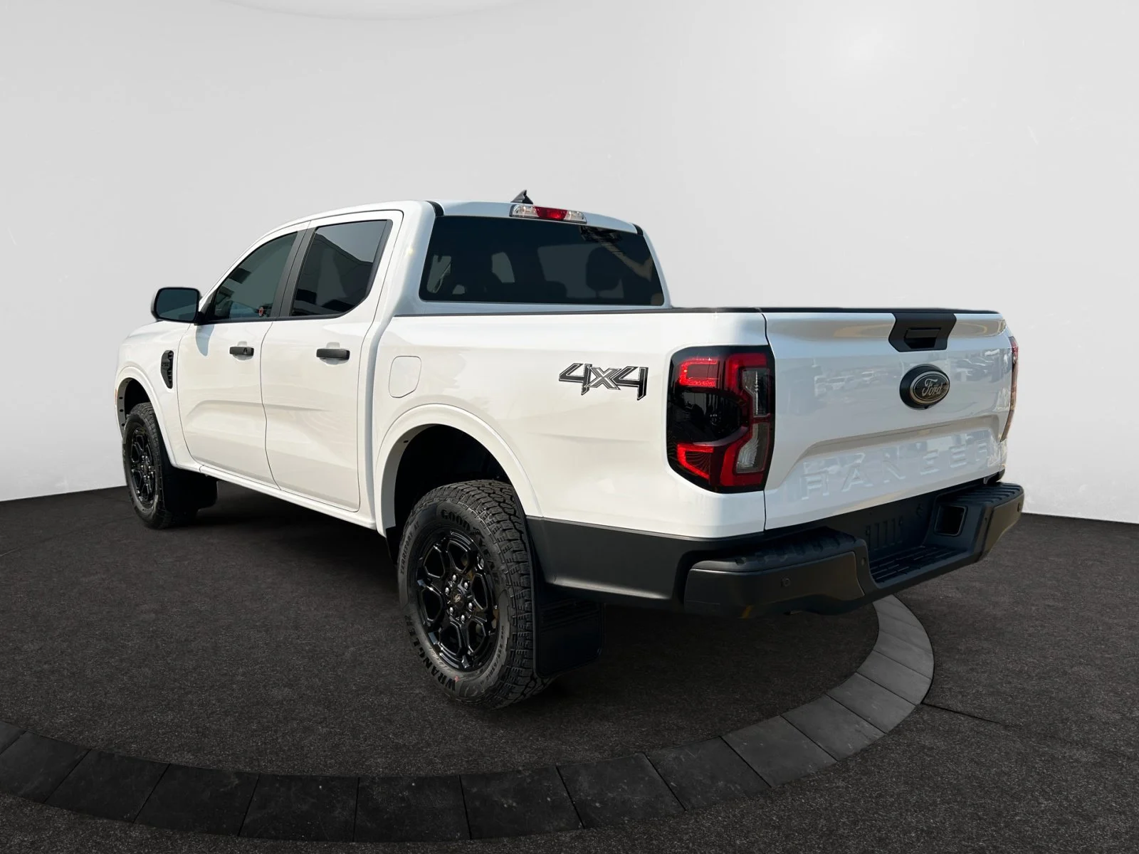 New 2026 Oxford White Ford XLT image 3