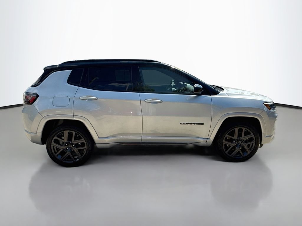 Certified Used 2025 Silver Zynith Metallic Clearcoat Jeep Limited image 9