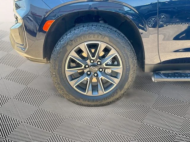 Used 2024 Midnight Blue Metallic Chevrolet Z71 image 36