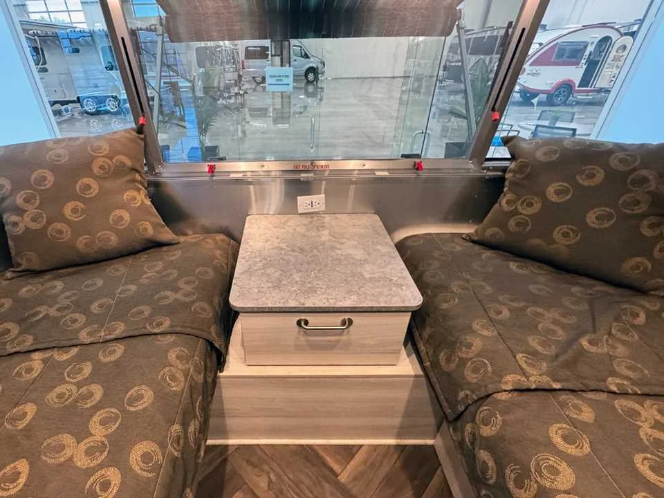 Used 2022 SILVER AIRSTREAM  image 28