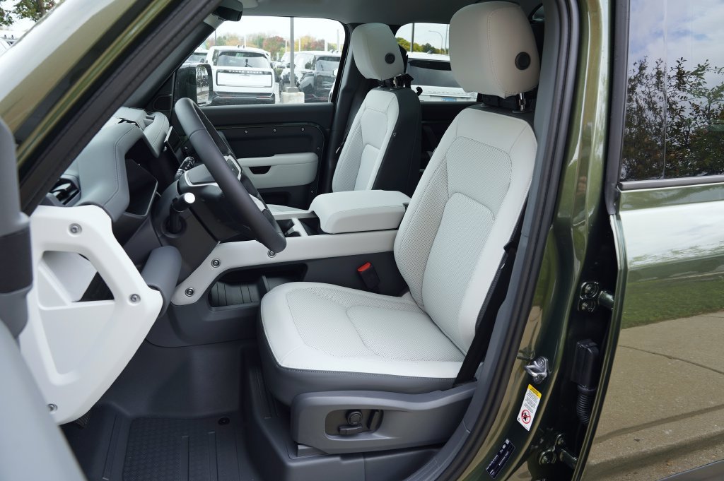 New 2026 Woolstone Green Land Rover S image 12