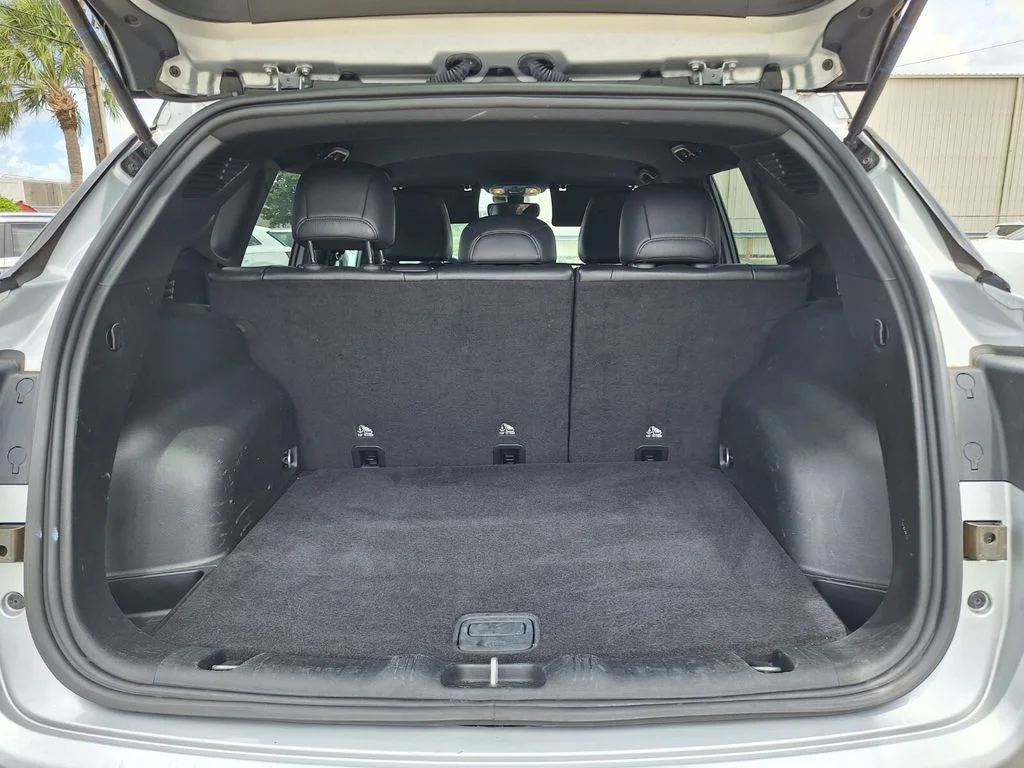 Used 2024 Silver Jeep Trailhawk image 28