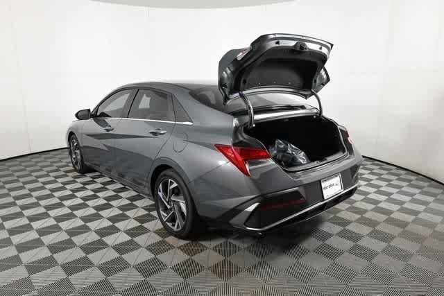 2025 Hyundai Elantra Limited - Photo 29