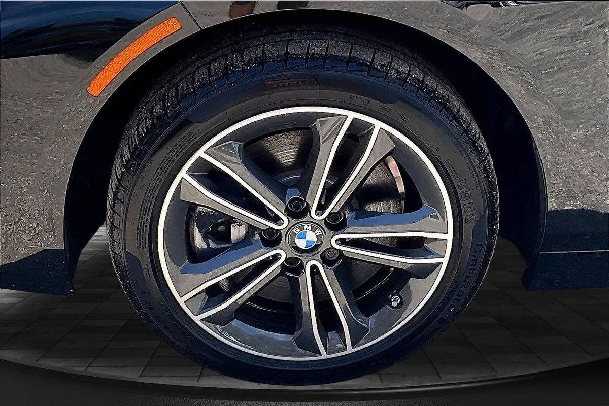 Used 2024  BMW xDrive image 36