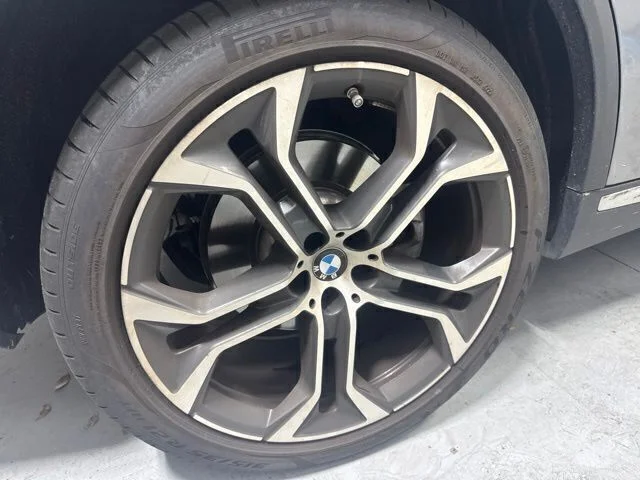Used 2024 Gray BMW xDrive40i image 6