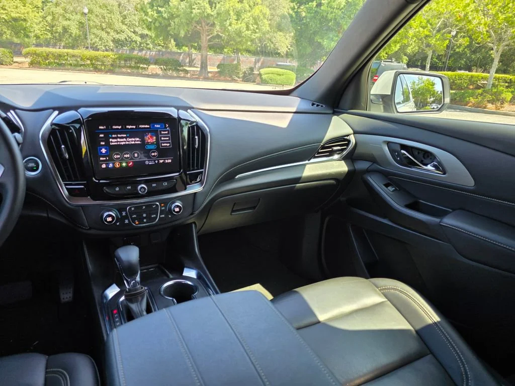 Used 2023 Iridescent Pearl Tricoat Chevrolet LT Leather image 29