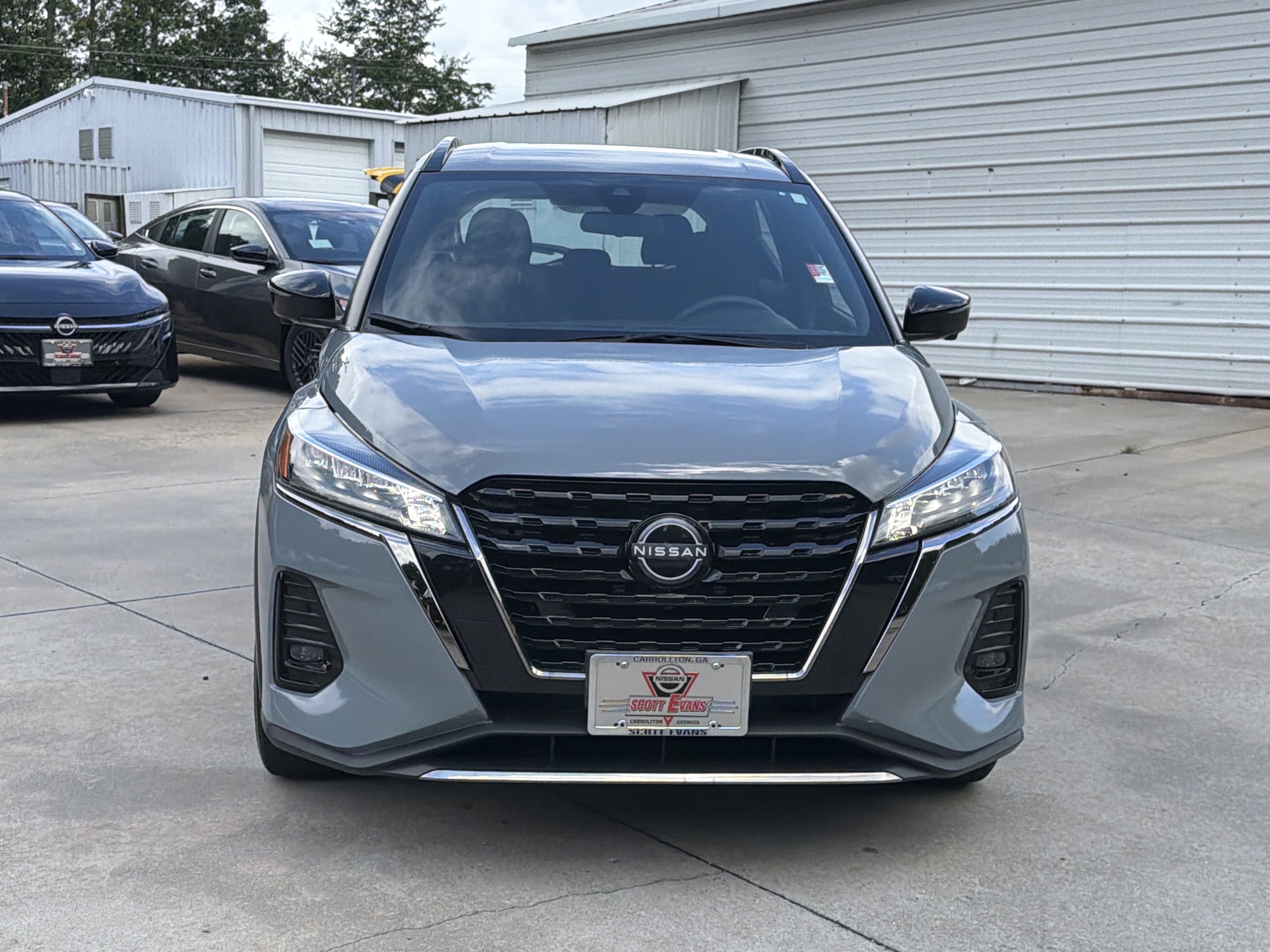 Used 2024 Boulder Gray Pearl Nissan SR image 3