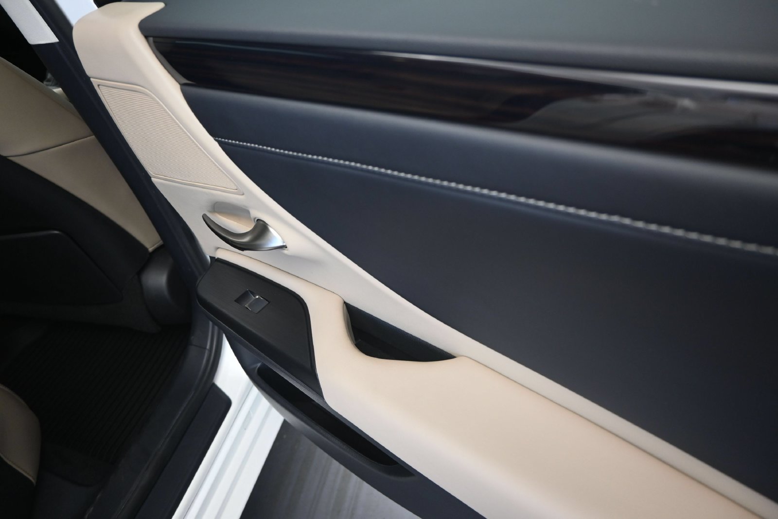 2021 Lexus ES 350 - Photo 21