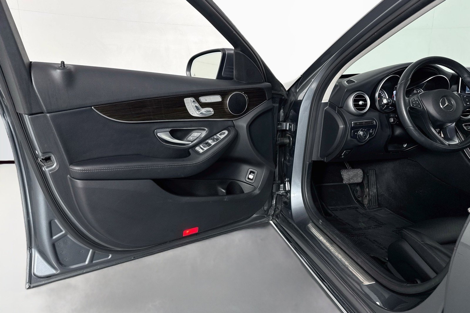 Used 2018 Selenite Grey Metallic Mercedes-Benz C 300 image 21