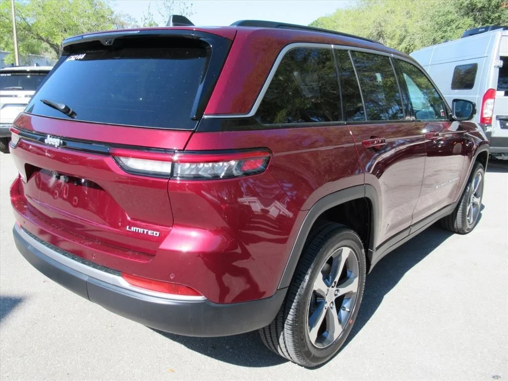 New 2026 Velvet Red Pearl-Coat Exterior Paint Jeep Limited image 6