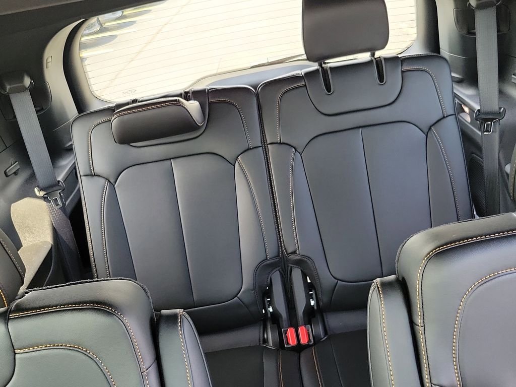 New 2026 Diamond Black Crystal Pearlcoat Jeep  image 11