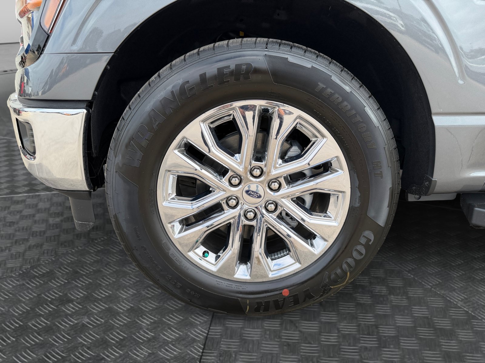 New 2026 Carbonized Gray Metallic Ford XLT image 9