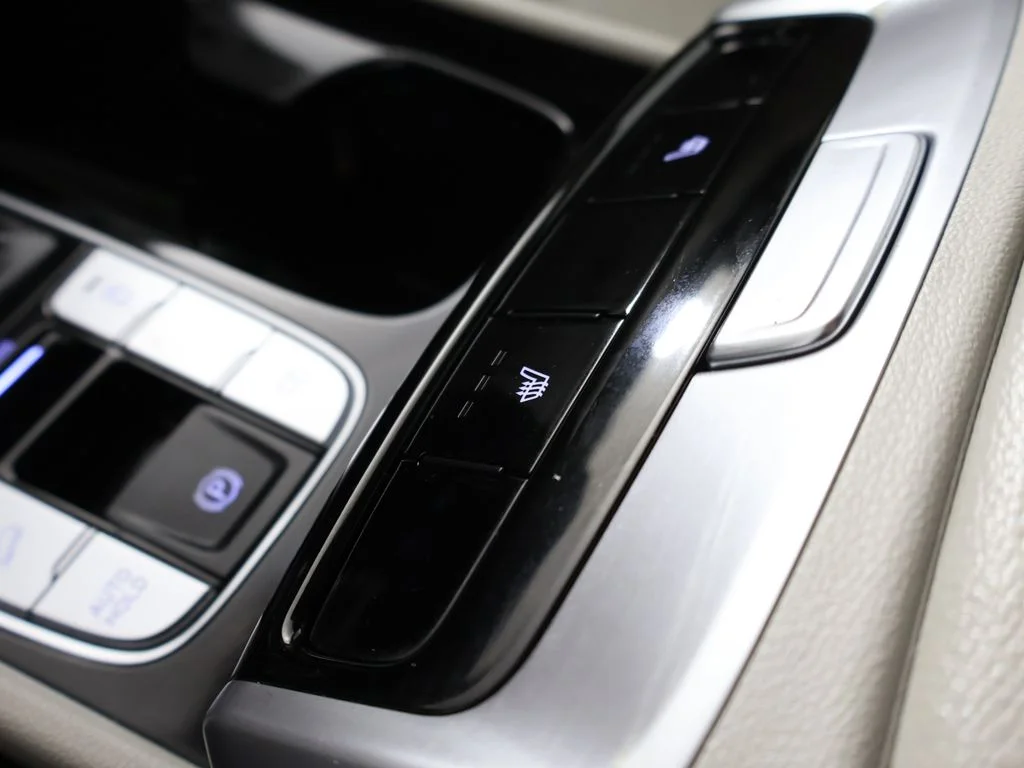 Used 2023 Phantom Black Hyundai SEL image 49