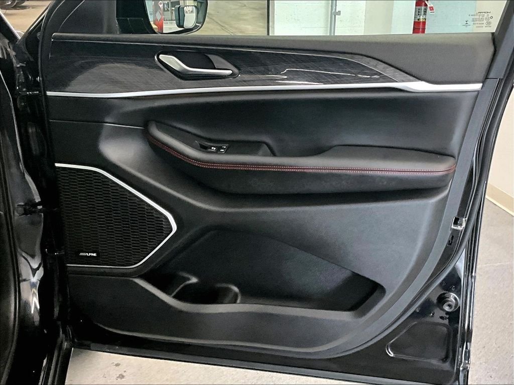 Used 2022 Diamond Black Crystal Pearlcoat Jeep Trailhawk image 12