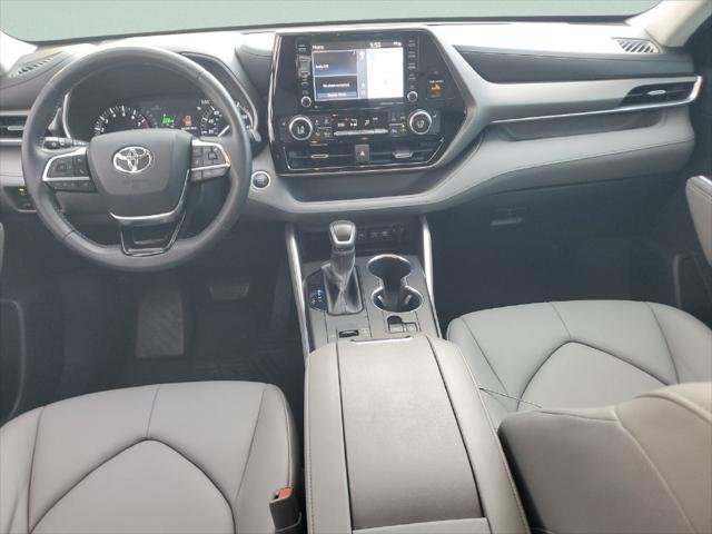 Certified Used 2020 CELESTIAL SILVER METALLIC Toyota  image 11