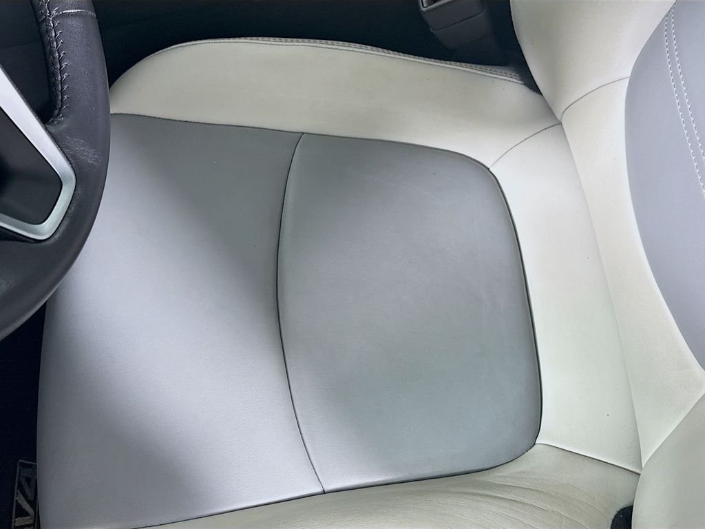 Used 2021 Silver Sky Metallic Toyota XLE Premium image 18