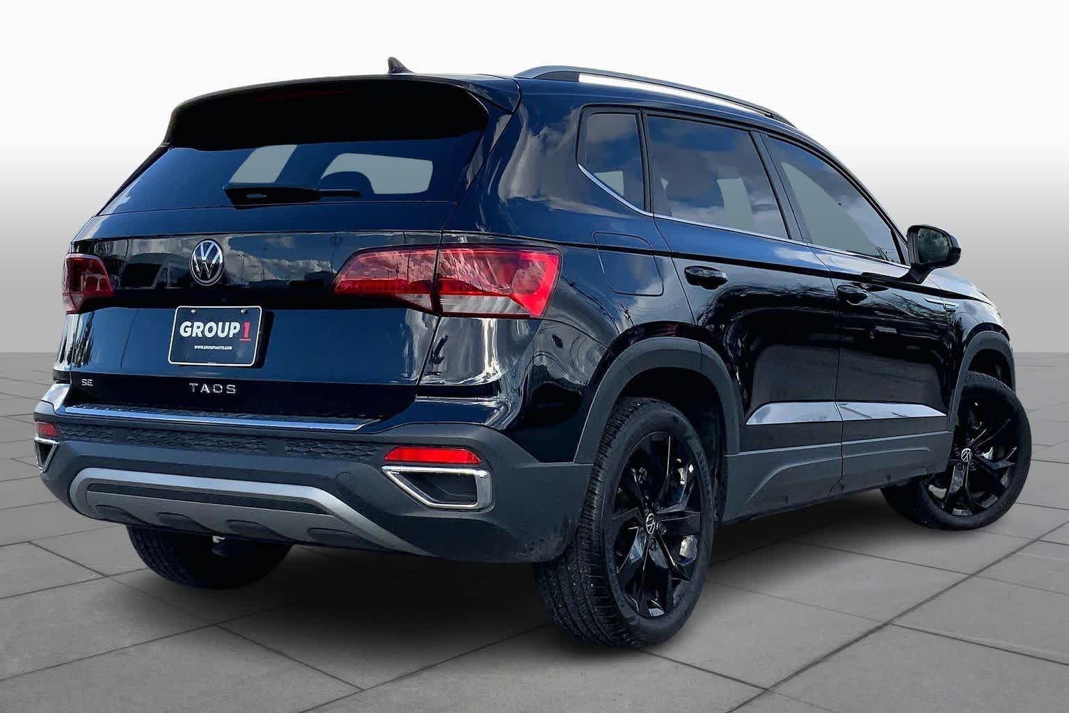 Used 2024 Deep Black Pearl Volkswagen SE image 13