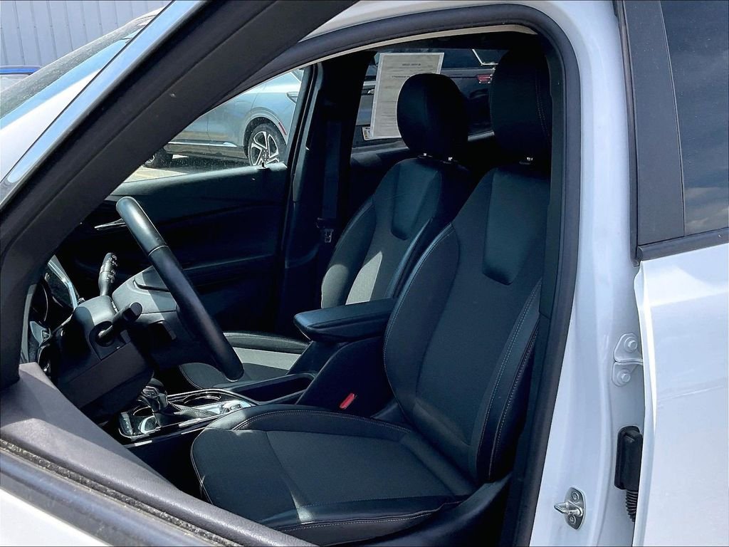 Used 2022 White Buick Preferred image 10