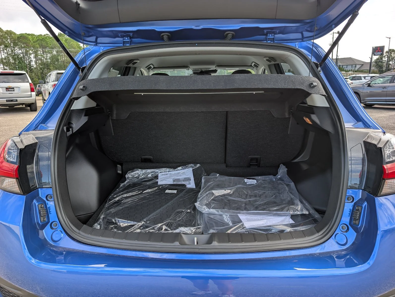 New 2027 Blue Mitsubishi 2.0 ES image 6