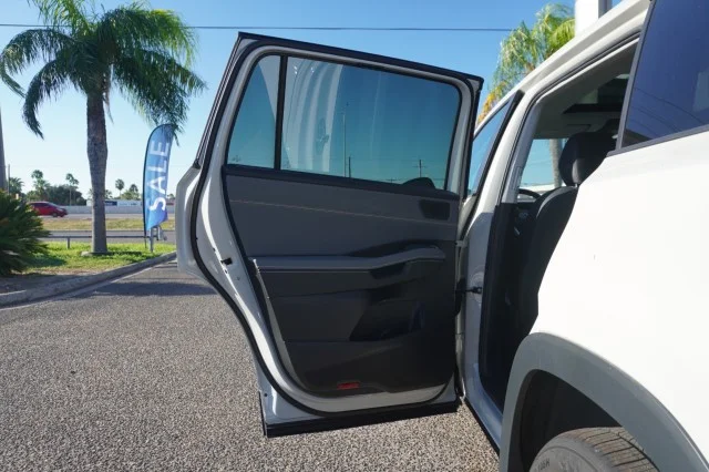 New 2027 Sandstone Volkswagen SE w/Technology image 21