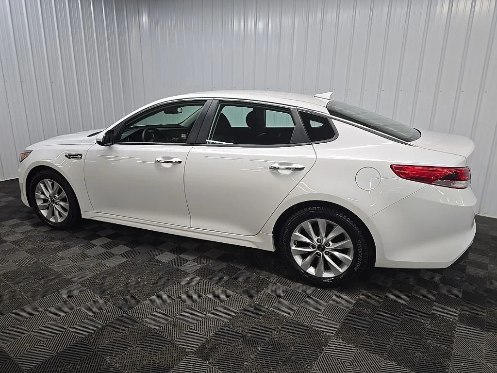 Used 2018 White Kia LX image 4