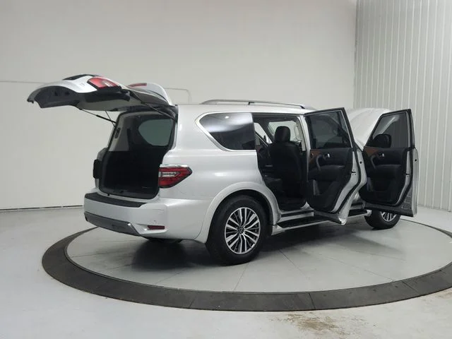 Used 2022 Silver Nissan SL image 15