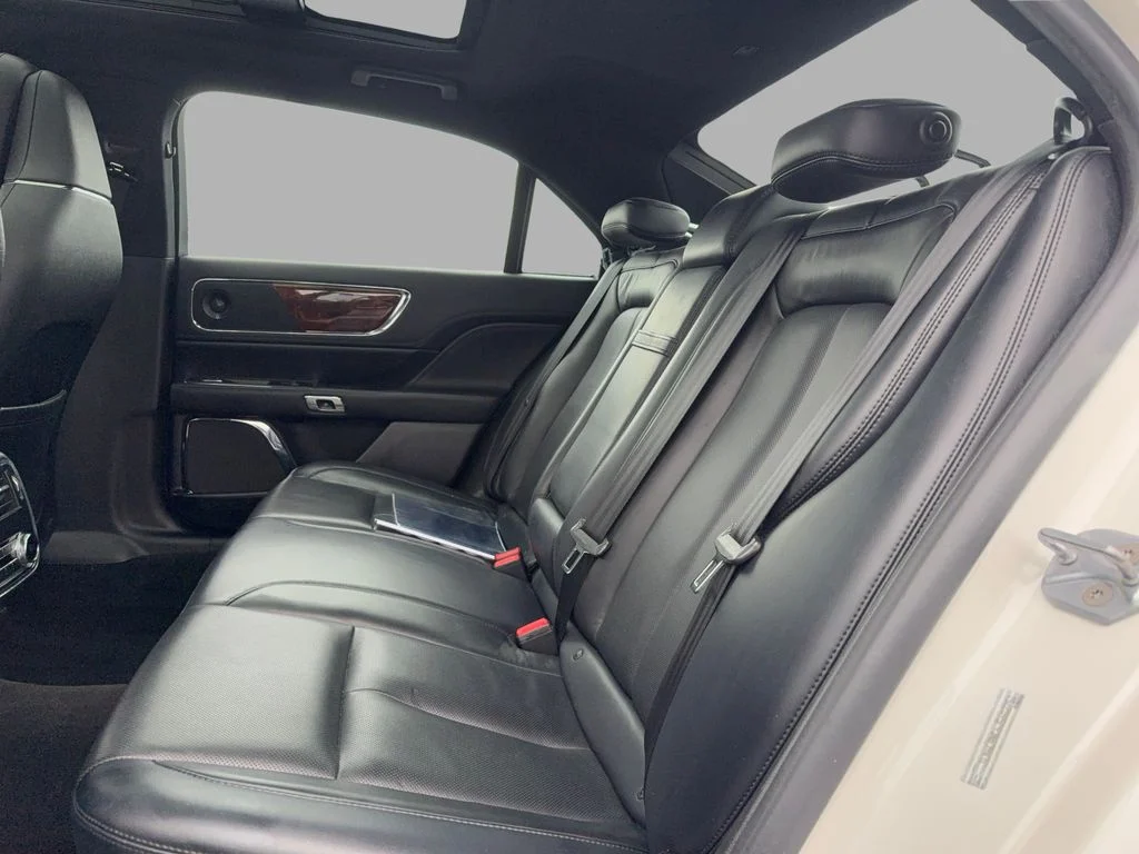 Used 2018 White Lincoln Reserve image 20