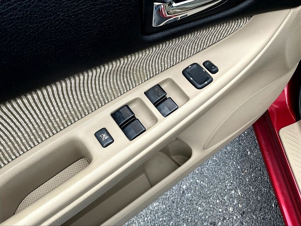 Used 2005 Red Mazda i image 16