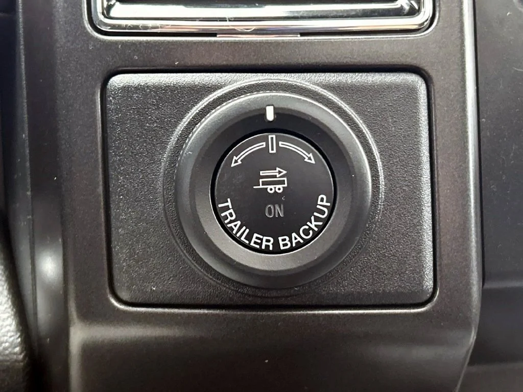 Used 2021 White Metallic Ford Limited image 35