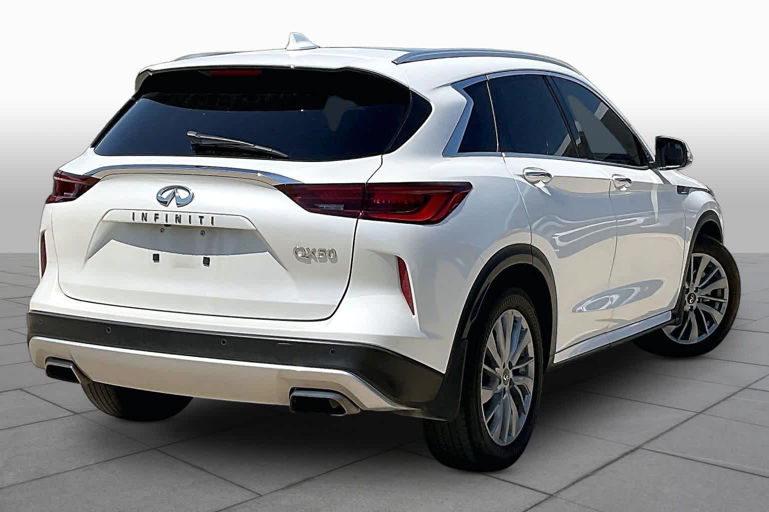 Used 2024 Radiant White INFINITI LUXE image 13