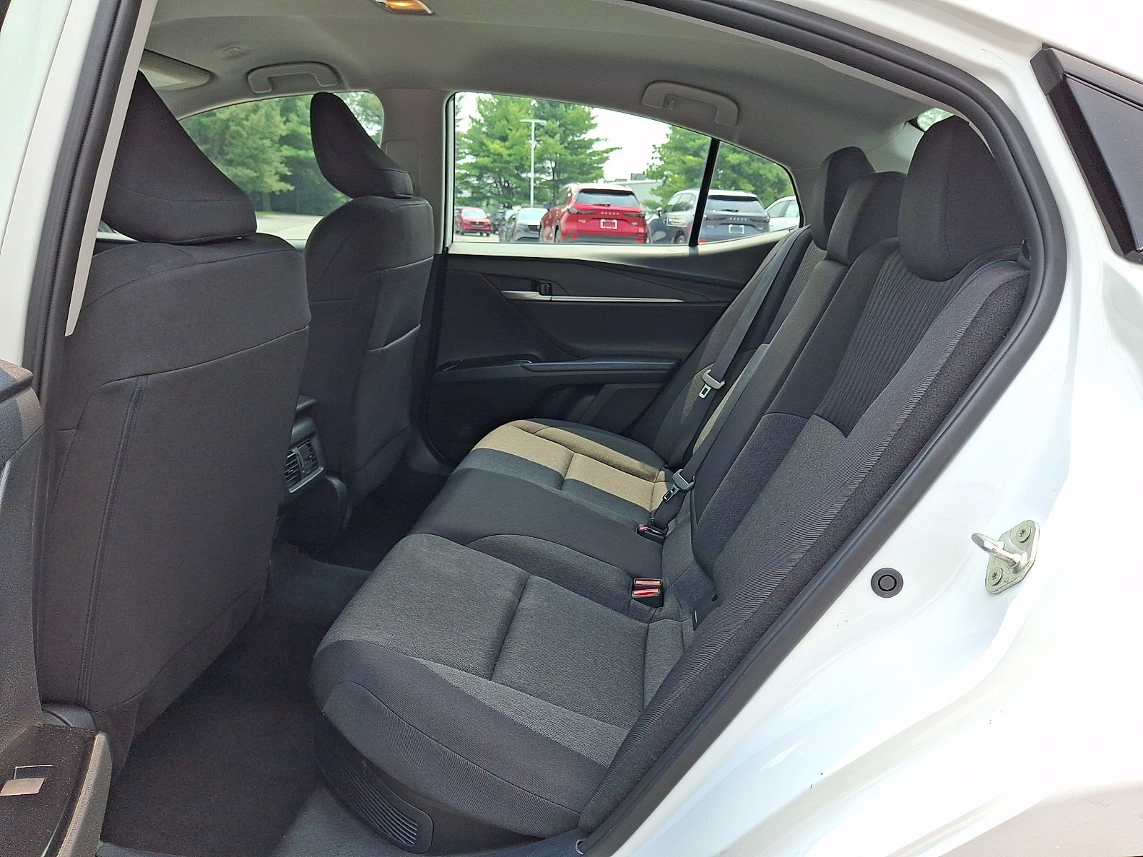 Used 2025 Wind Chill Pearl   089 Toyota LE image 11