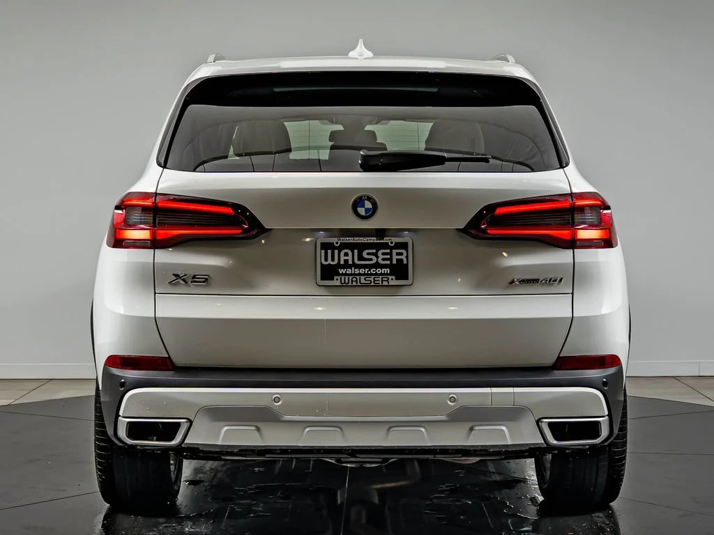 Used 2021 Alpine White BMW xDrive40i image 6