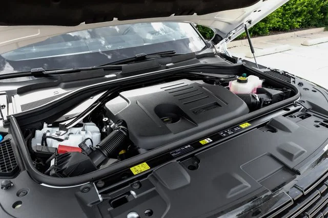 New 2026 Fuji White Land Rover SE image 62