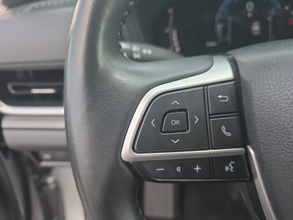 Used 2025 Silver Toyota XLE image 19