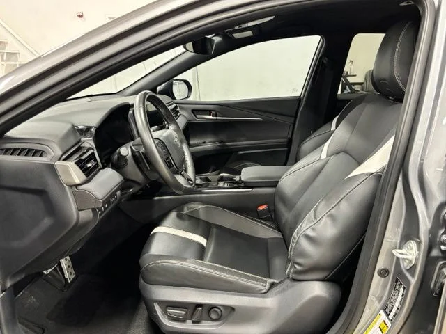 Used 2025  Toyota SE image 16