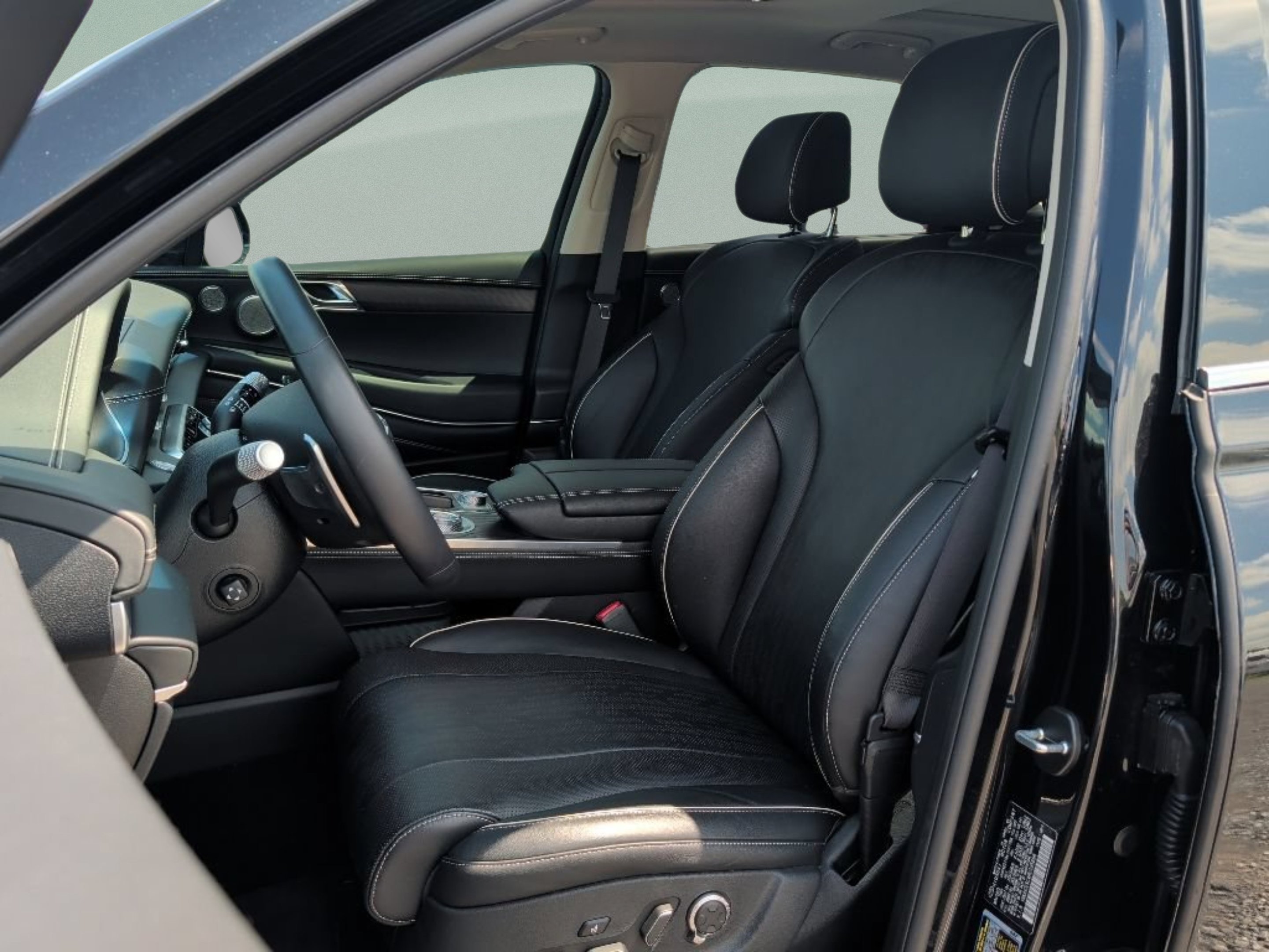 2024 GENESIS GV80 Standard - Photo 13