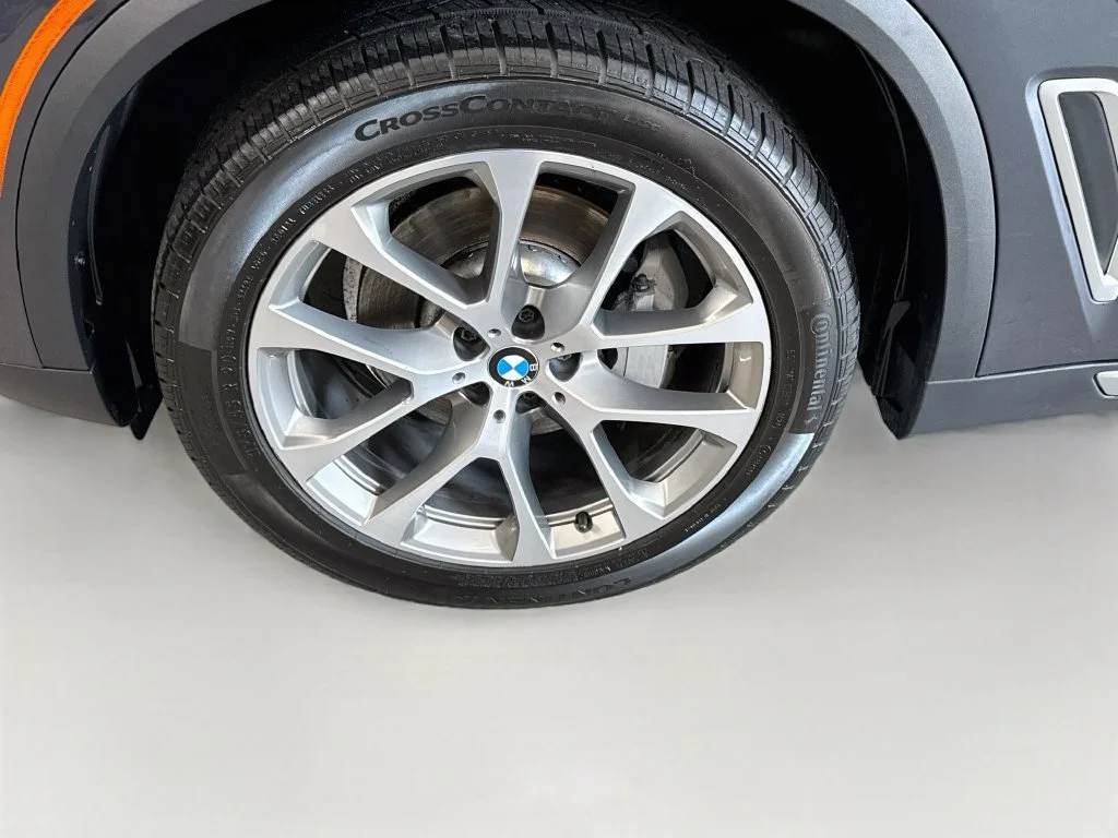 Used 2021  BMW xDrive40i image 37